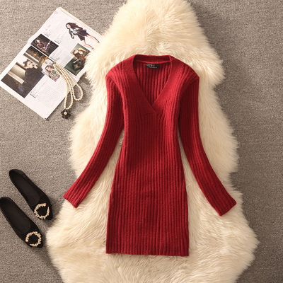 2026新款轻熟简约风V领针织连衣裙秋冬长袖修身显瘦红色打底裙