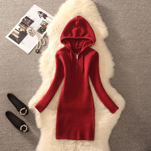 2026新款红色针织连衣裙女连帽拉链长袖修身显瘦打底裙轻奢优雅风