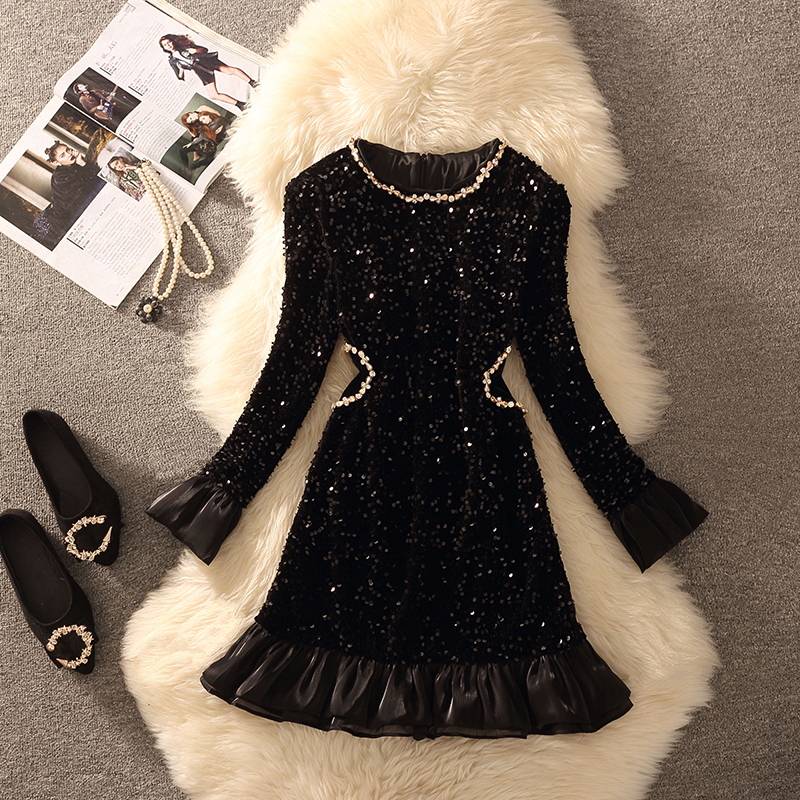 2026春秋新款时尚百搭显瘦高级感气质圆领亮片长袖连衣裙礼服裙