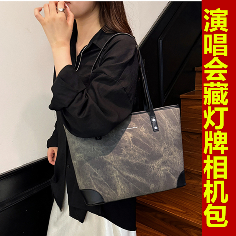 演唱会夹层藏灯牌包大容量