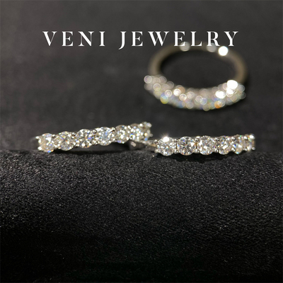 Veni珠宝月光白茶莫桑钻排戒