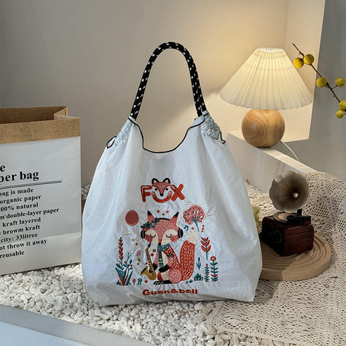 日系ball chain刺绣白色狐狸环保袋帆布手提购物袋大容量通勤包女