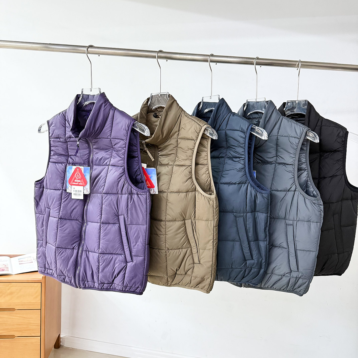日系设计师款 中空发热纤维 御寒保暖 情侣可收纳立领棉马甲背心