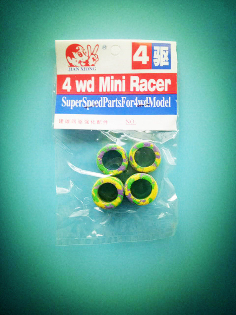 아우디 더블 다이아몬드 4륜 구동 개조 액세서리 크고 작은 직경의 스펀지 타이어 컬러풀한 타이어 앞은 좁고 뒤는 넓음