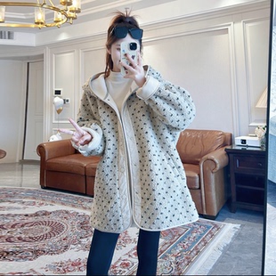 诺初~孕妇秋冬装连帽不规则点点羔毛外套摇粒绒加厚保暖宽松上衣