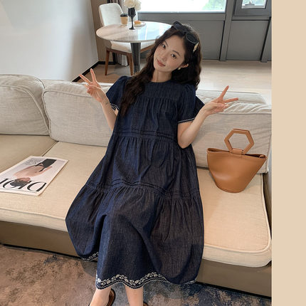 孕妇连衣裙夏装法式洋气宽松不显怀民族风刺绣高级感薄款牛仔裙子