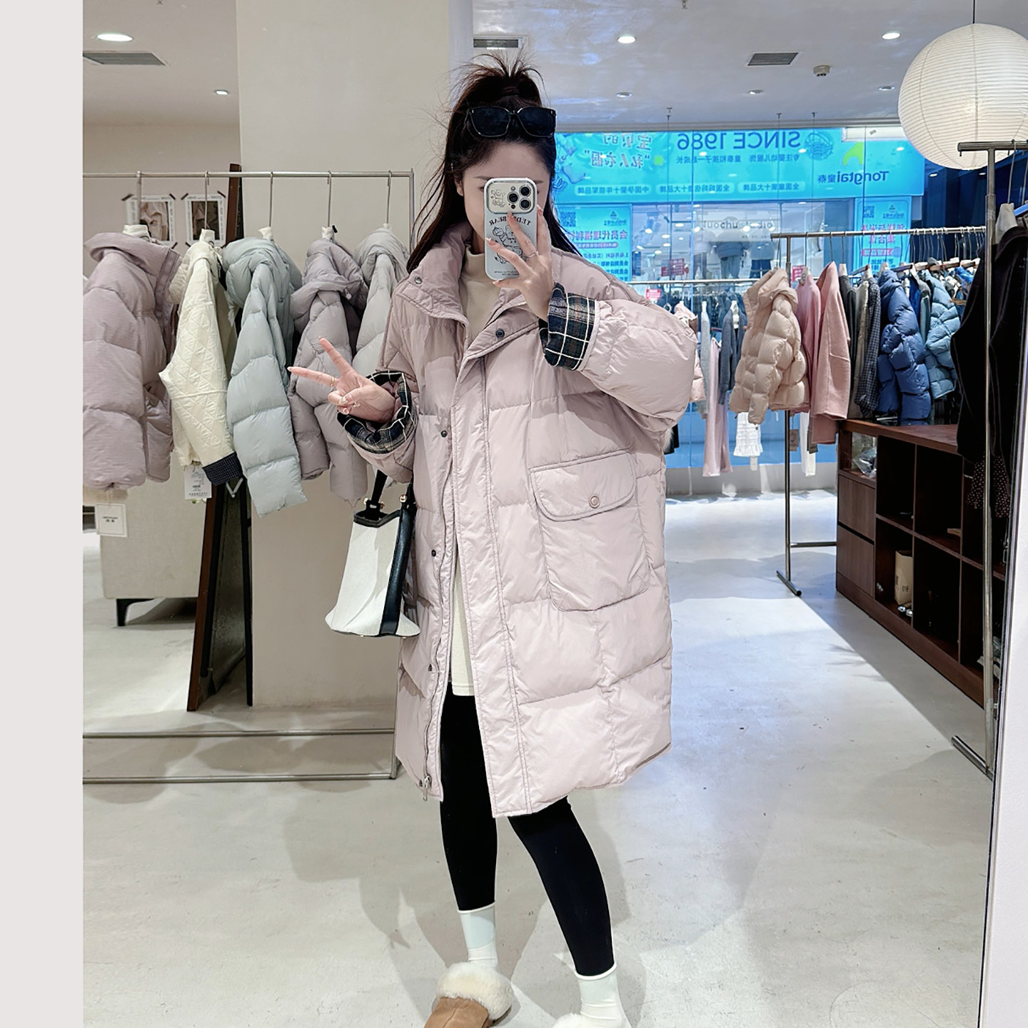 孕妇白鸭绒拼接袖大码羽绒服