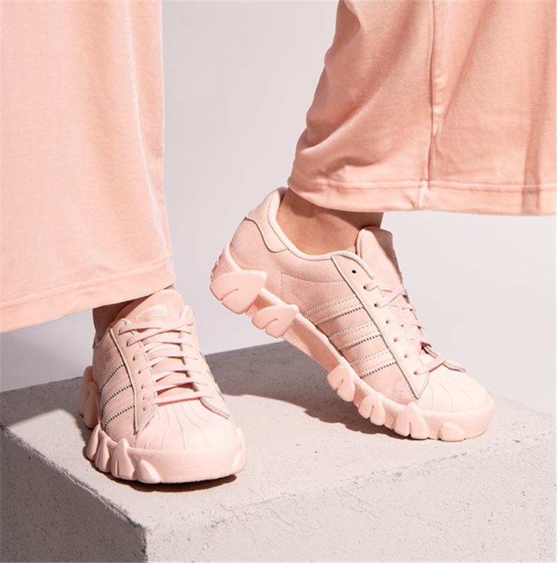 adidas三叶草 angel chen联名男女淡粉云朵贝壳头休闲板鞋 fy5351