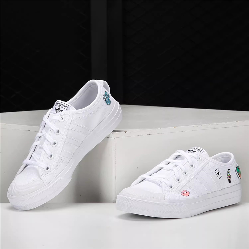 阿迪达斯儿童轻便小白鞋休闲板鞋