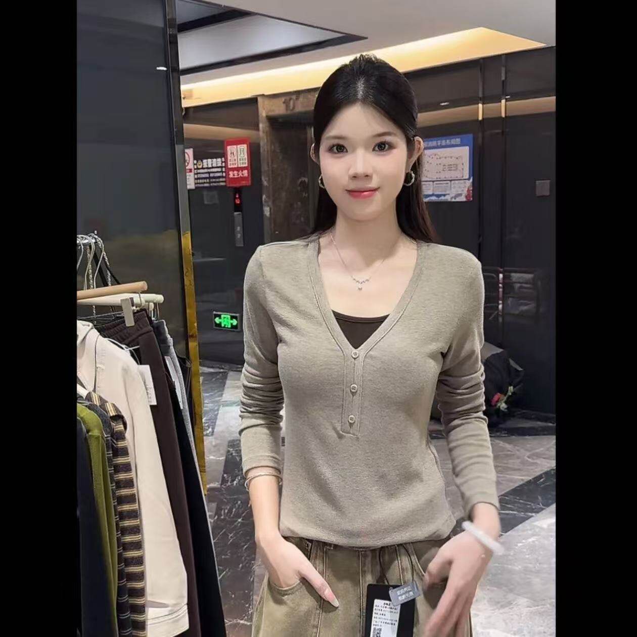 韩系V领纽扣长袖显瘦女T恤卡其