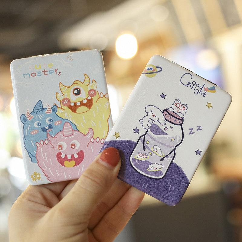 인터넷 연예인 작은 거울 여성 휴대용 화장 거울 기내 접이식 기숙사 학생 소형 휴대용 양면 거울