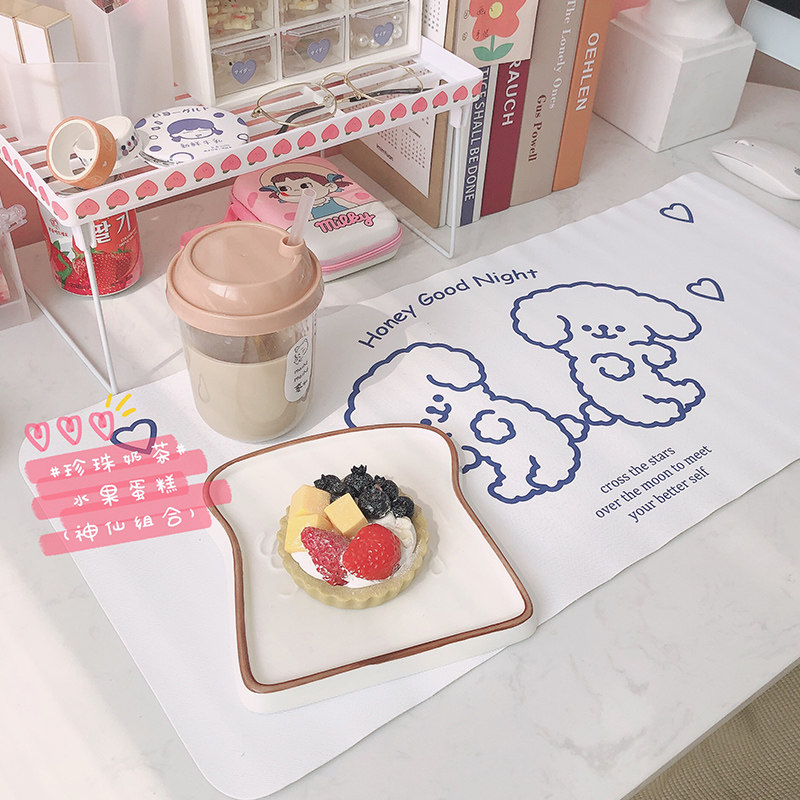 少女玉桂狗大号防水鼠标垫子ins风女学生家用写字办公桌面书桌垫在类目 电脑硬件/显示器/电脑周边, 电脑周边, 鼠标垫/贴/腕垫中 - 来自Buy2taobao.com提供专业的淘宝代购服务