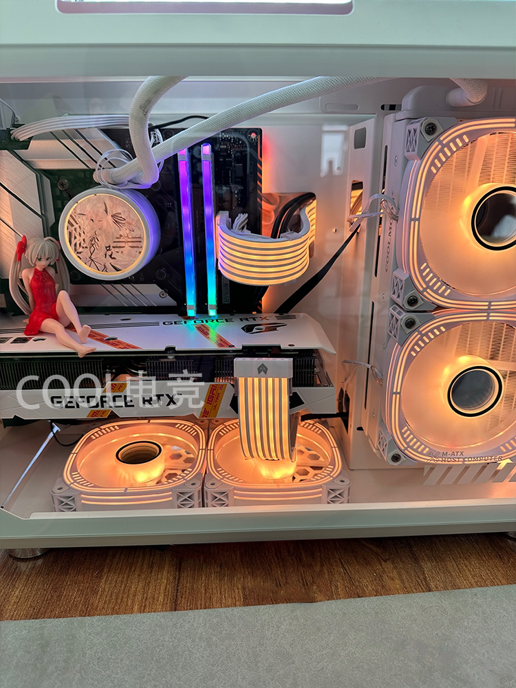 Игровой корпус для ПК MATX с жидкостным охлаждением и стеклянной панелью в стиле мини-апартаментов с видом на море
