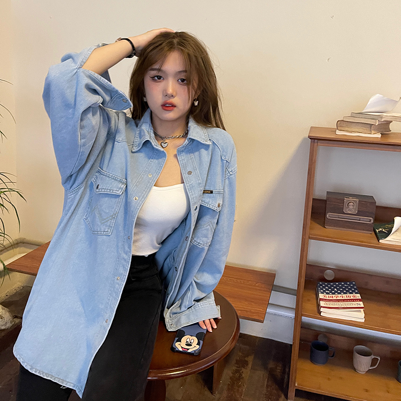 Real shot: Hong Kong style retro denim jacket + two piece white slim strap