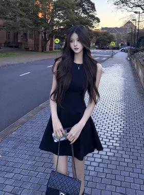 超好看连衣裙女夏2026新款小个子气质短裙收腰法式小黑裙女高级感