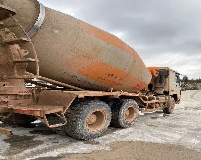 3月22日昆明位于昆明市富民县大营镇大三竜村的混凝土搅拌站的机器设备和车辆网络拍卖公告