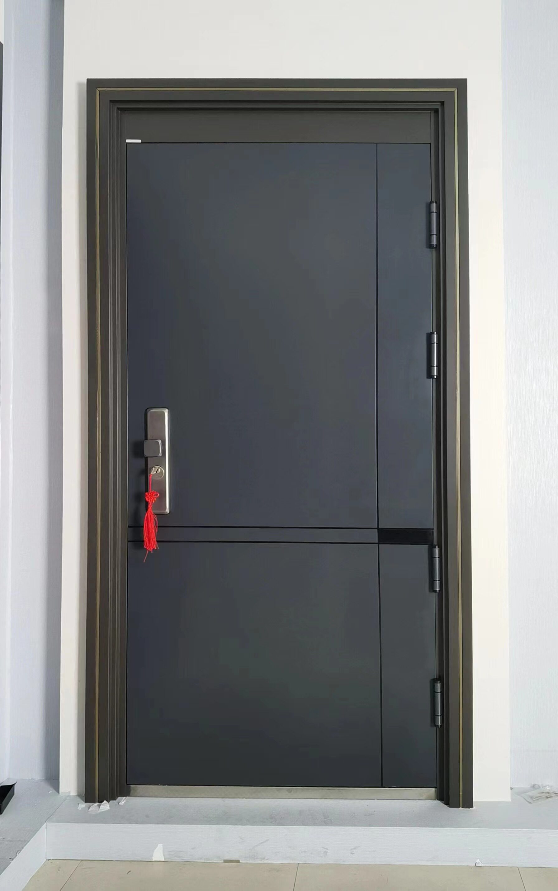 其他牌子甲级防盗门简约线条现代风机械锁入户门