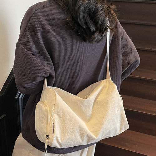 斜挎包ins潮牌挎包学生通勤包