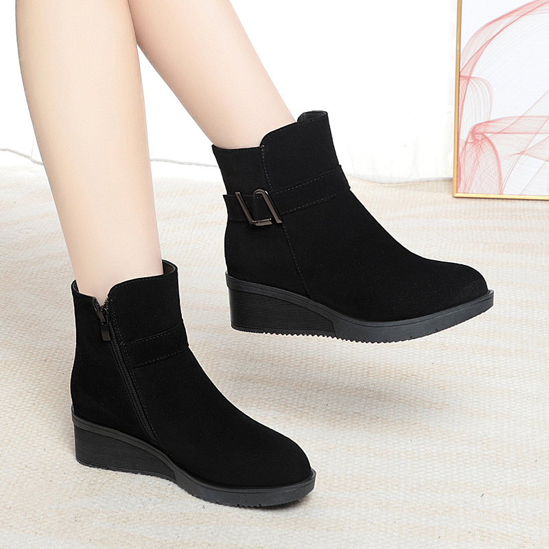 冬季新款意佰天短靴女真皮马丁靴加绒保暖棉靴女靴子羊毛妈妈棉鞋