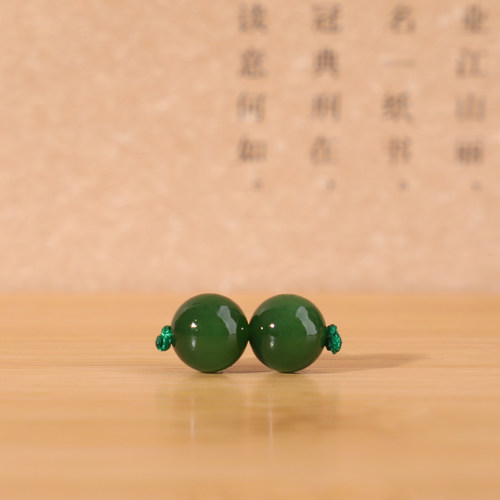 俄料碧玉圆珠高品老坑阳绿色辣绿