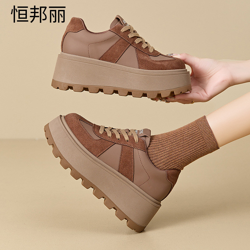 香港内增高女鞋8cm小个子德训鞋厚底2025新款松糕运动休闲勃肯鞋