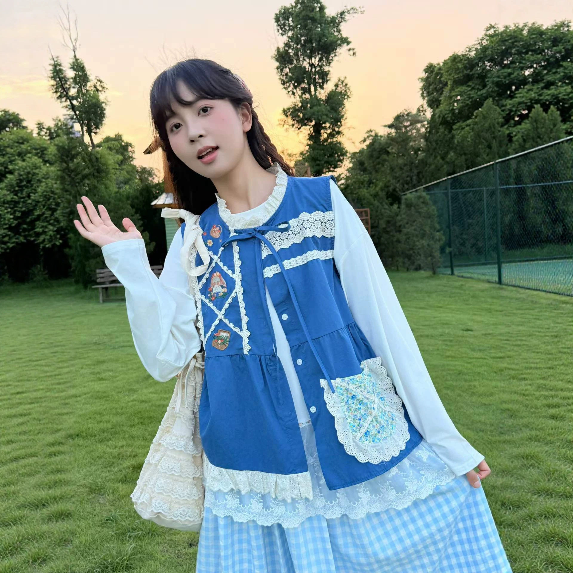 森系刺绣蕾丝拼接马甲女春秋新款宽松减龄背心外套少女风外搭