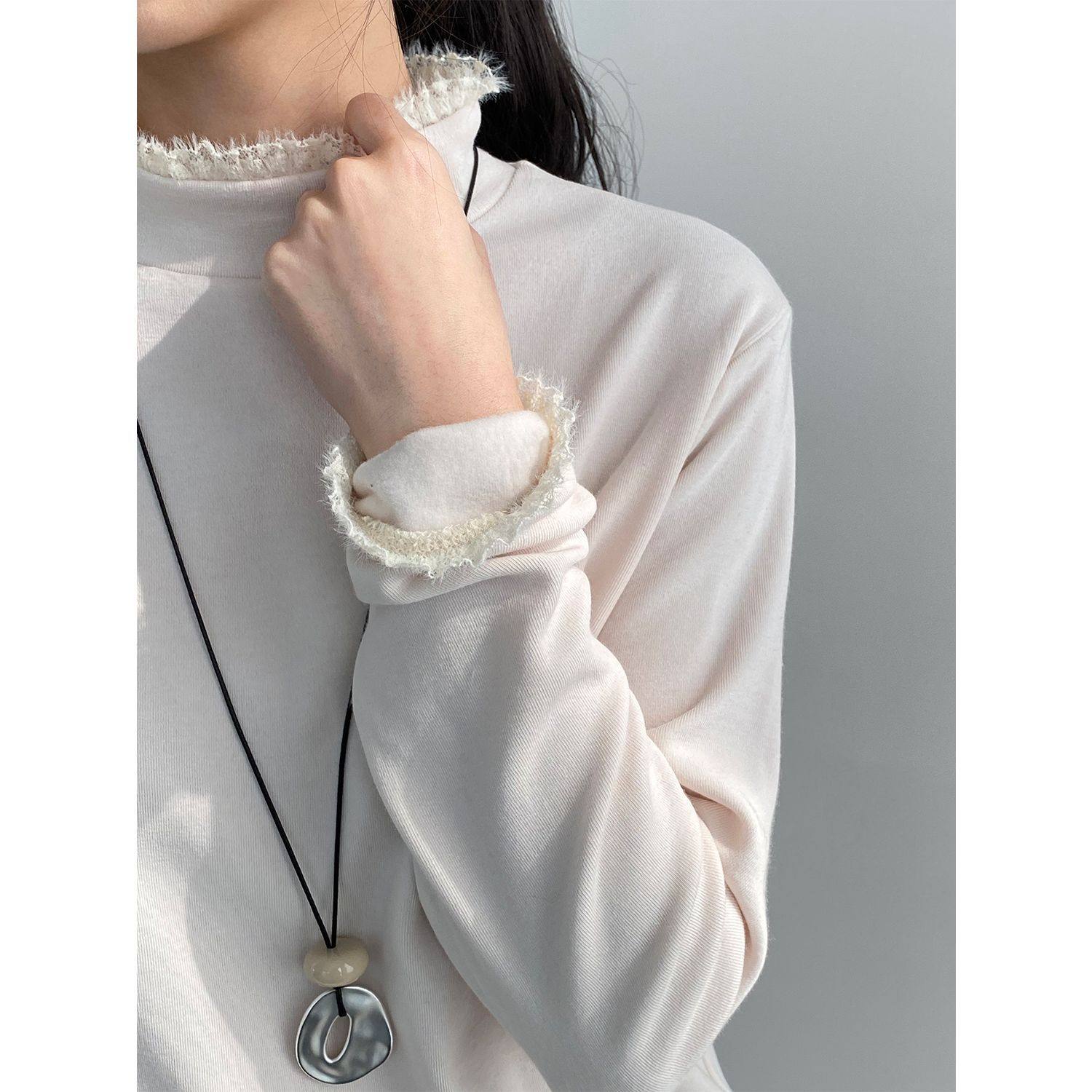 那末韩系设计感蕾丝拼接打底衫女温柔软糯磨绒半高领针织衫