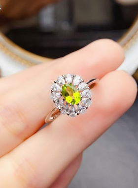 天然橄榄石戒指晶体全净火彩爆闪，S925银精工镶嵌主石4*6mm。