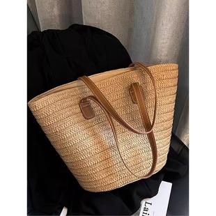 草编包包女大容量2025新款 度假沙滩草包编织水桶包菜篮海边托特包