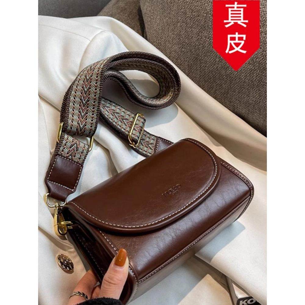 香港采购真皮横肩宽肩带小方包女款2025新款秋冬高端质感小众,箱包皮具/热销女包/男包,小方包,淘宝优惠券,粉丝福利购,淘宝优惠卷