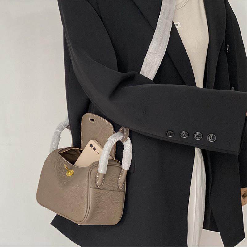 包包2025新款潮牛皮琳迪包医生包单肩斜挎枕头包高级感mini手拎包
