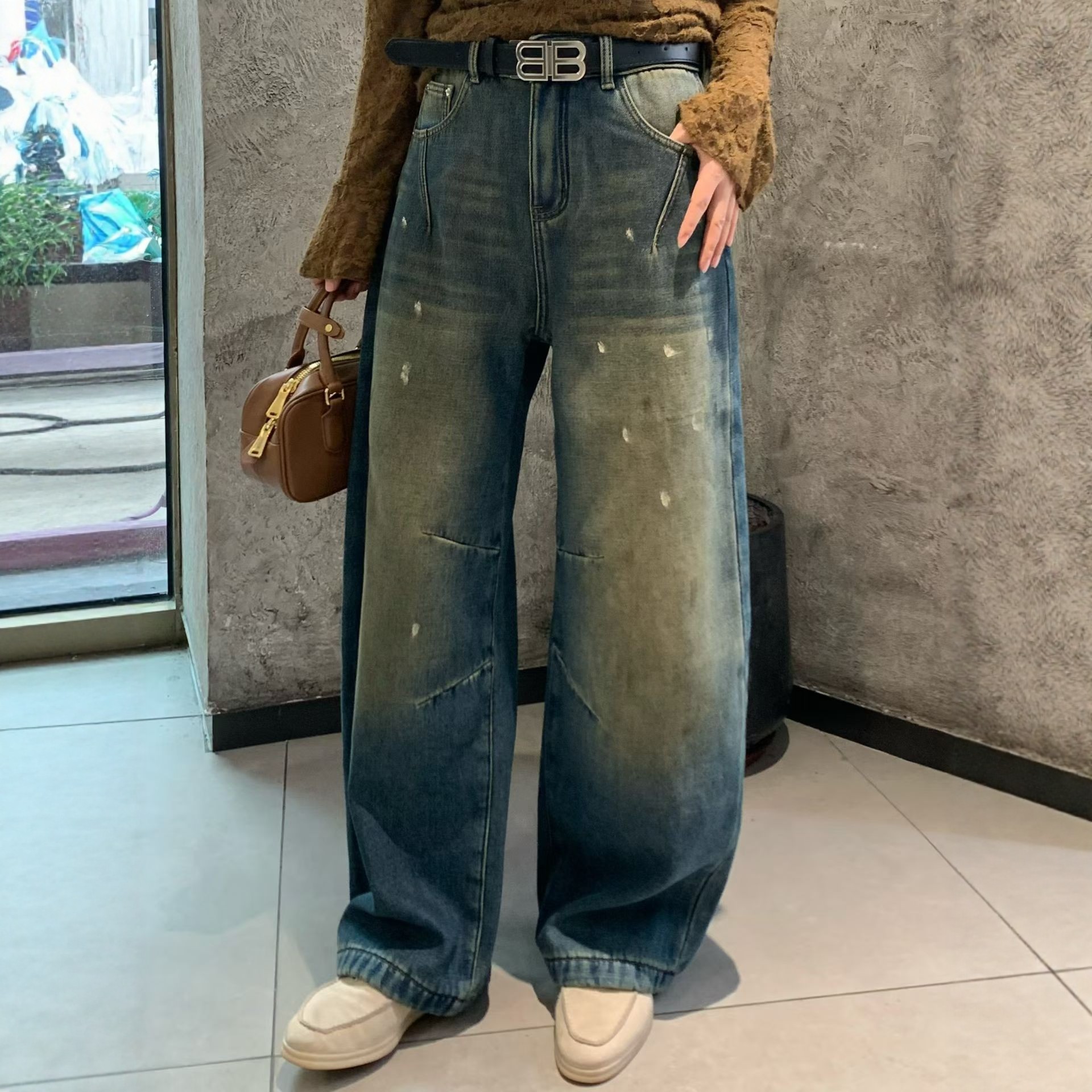 欧洲站2025冬季新款V+.COM磨白褶皱弯刀牛仔裤阔腿裤加绒加厚长裤,女装/女士精品,牛仔裤,淘宝优惠券,粉丝福利购,淘宝优惠卷