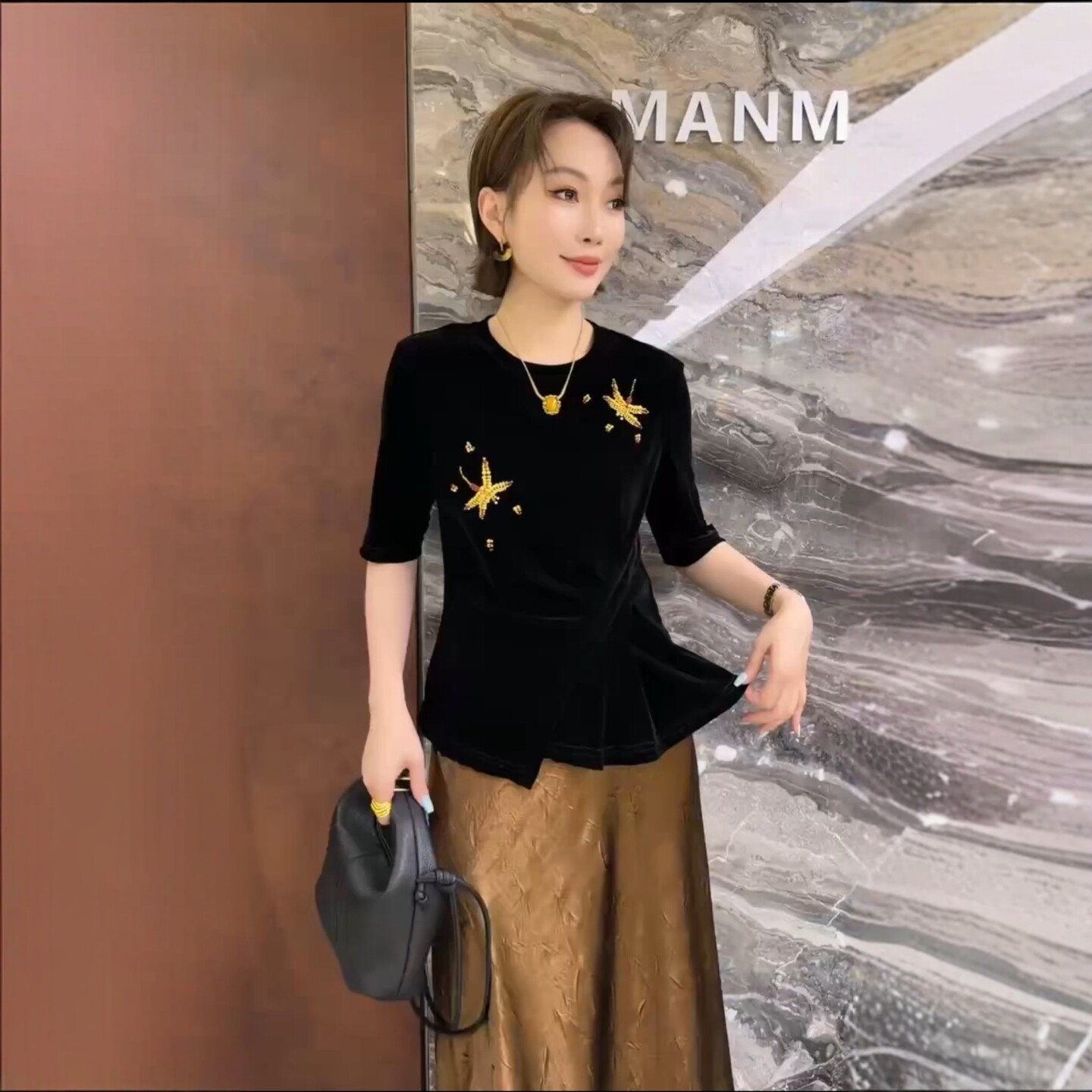 Dong.one丝绒亮片五分袖T恤