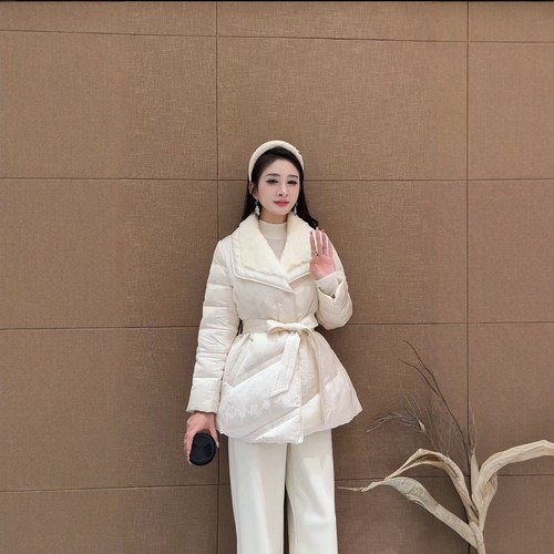 街头记忆面料常规翻领提花羽绒服