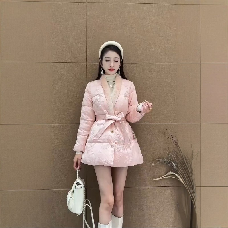 欧洲站2025冬新款水貂毛V领刺绣花朵系带收腰显瘦羽绒服中长外套,女装/女士精品,羽绒服,淘宝优惠券,粉丝福利购,淘宝优惠卷