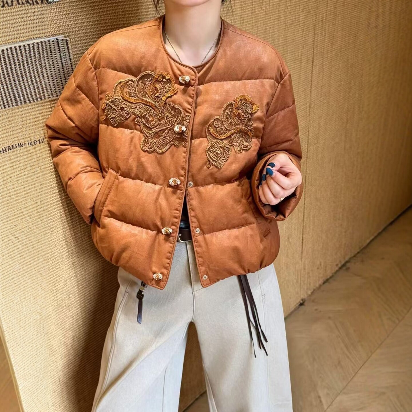 冬季鹅绒刺绣亮片钉珠羽绒服女