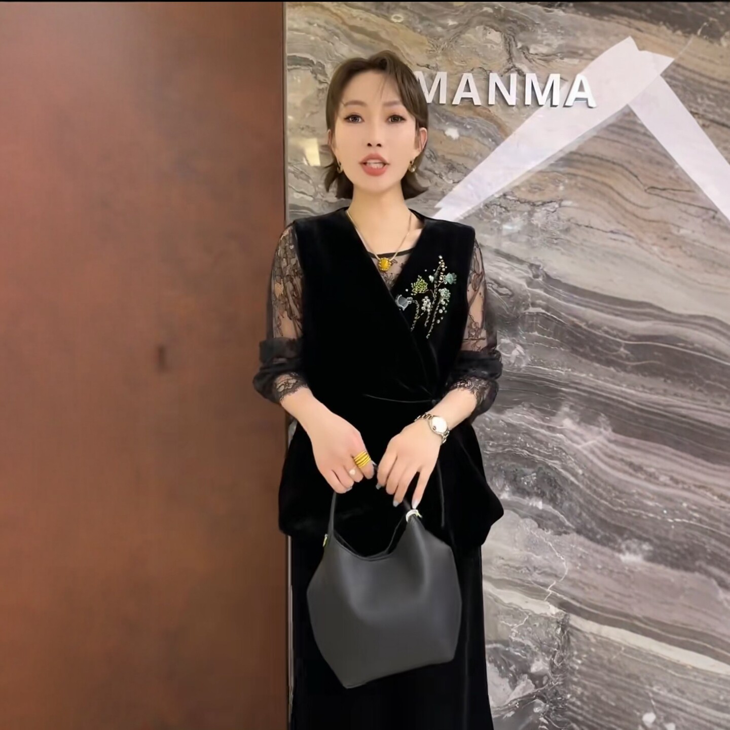 秋季新款真丝丝绒钉钻亮片马甲