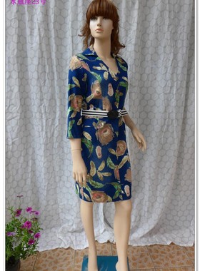 蓝色印花羽毛V领修身牛仔裙配腰带大码春夏七分袖连衣裙