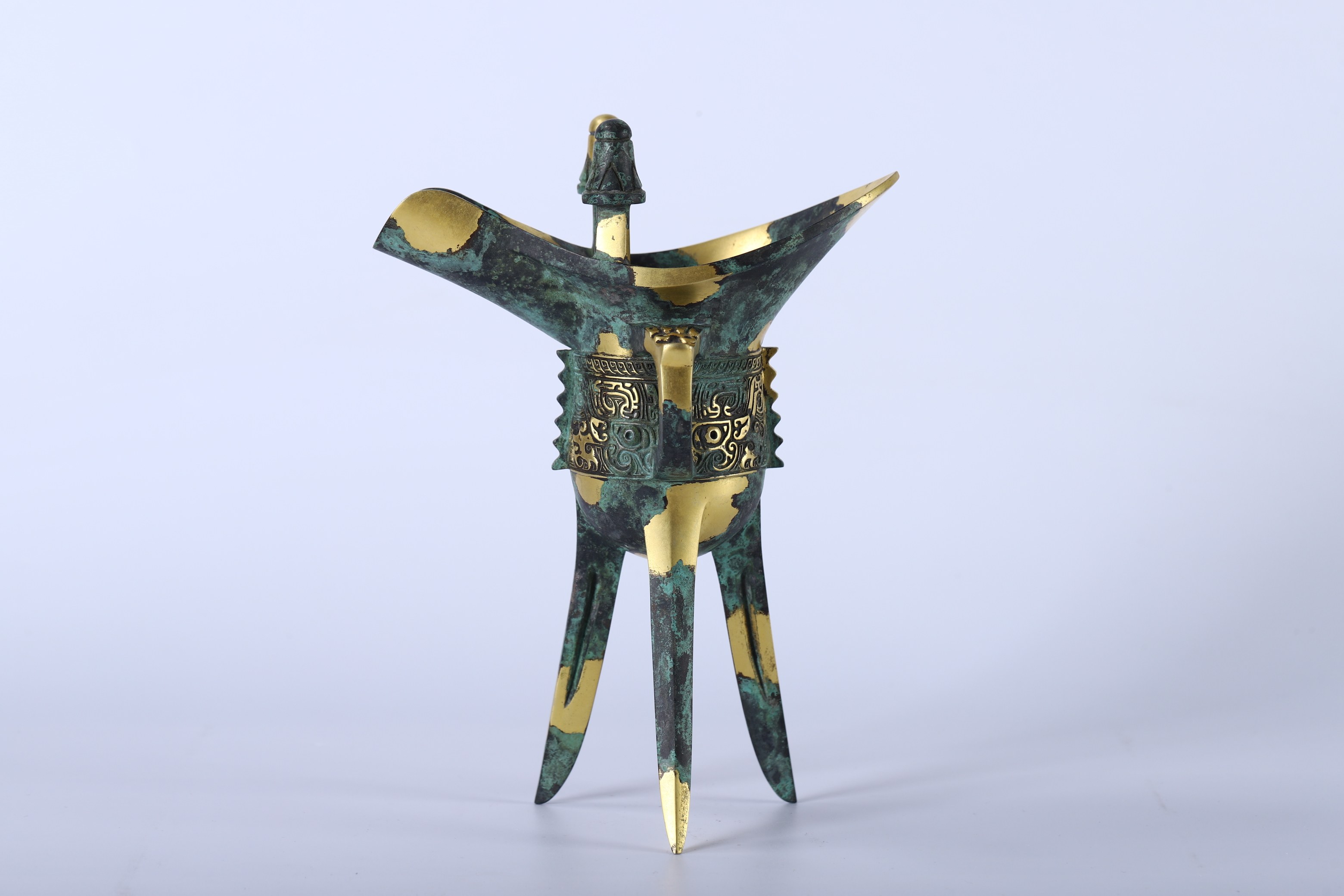 日本四世藏六作铜鎏金铜爵摆件，重980克，高22.5厘米，宽16.5