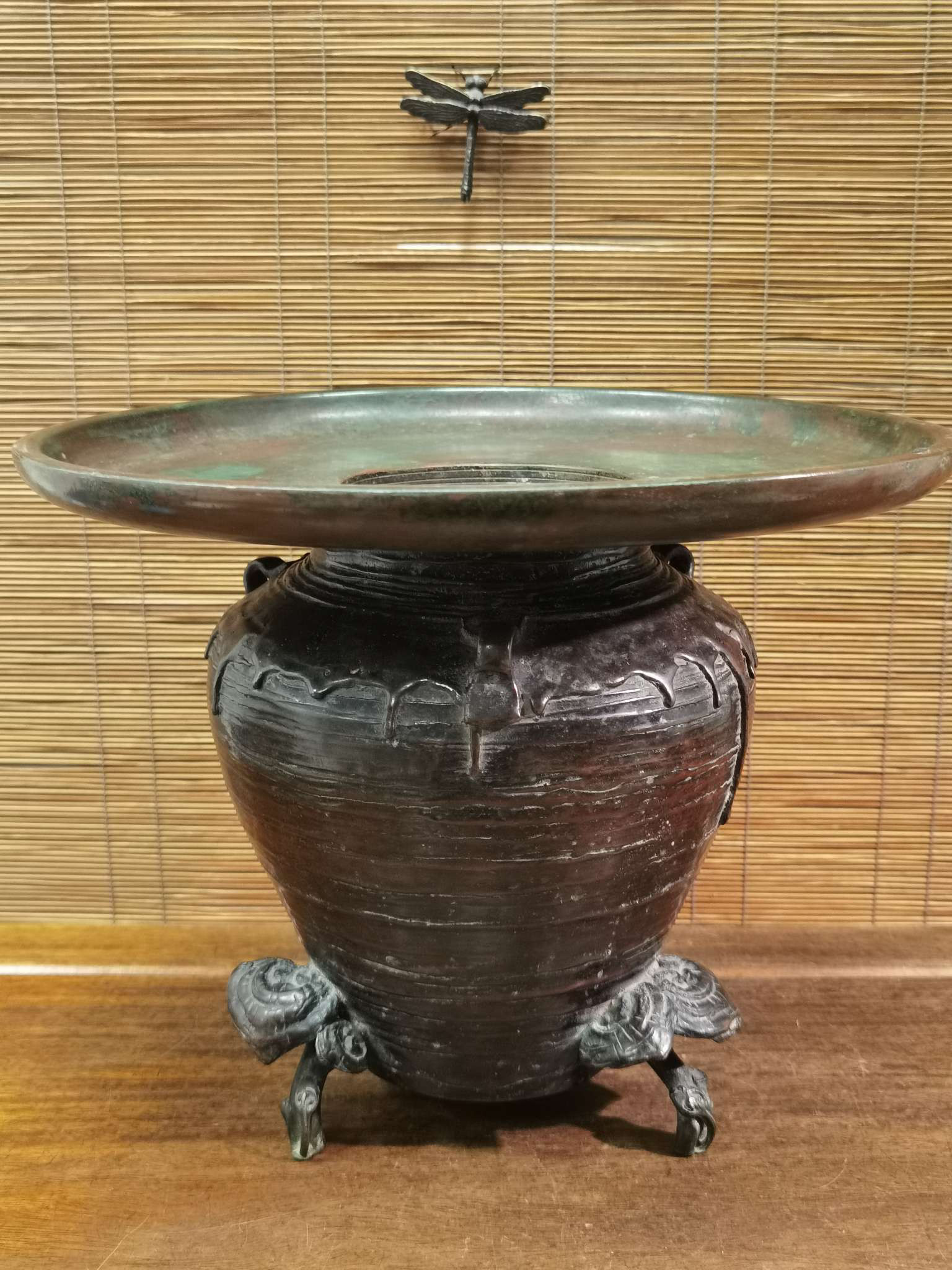 日本光齊作灵芝足老铜薄端花器,重6.55千克,高25.5厘米,直径32