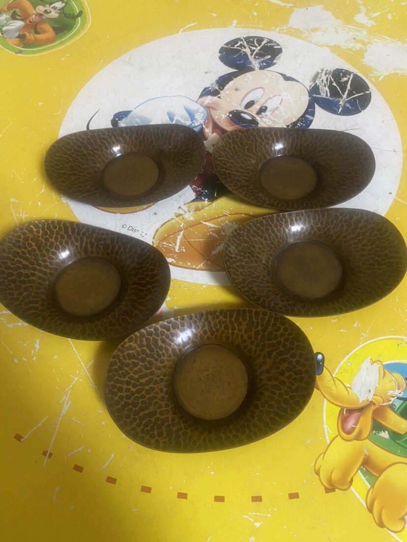 金僢堂作铜锤纹茶托5个，有底款，共251重克，长12厘米宽7.5厘米