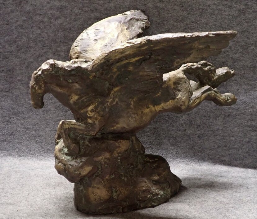 北村西望作铸铜天马摆件，高36厘米，人间国宝的罕见作品