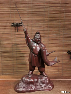 日本秀山作铜制惠比须寿摆件，重2.3公斤，高45.5厘米，宽29厘米