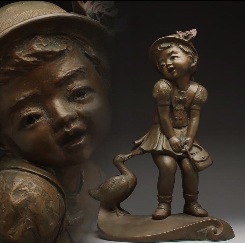 清河宗翠作铸铜女孩和鸭子，重14.6公斤，高48厘米，宽34厘米