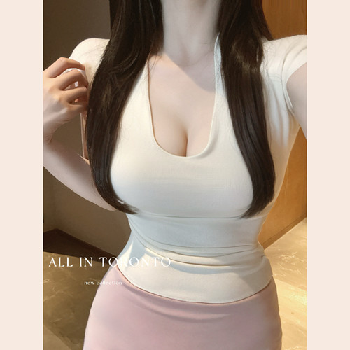 ALLIN奶皮上衣～吹弹可破皮肤衣