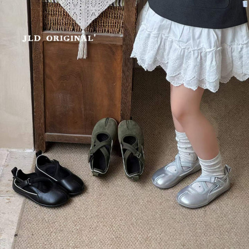 儿童2026春秋款韩版运动鞋女童复古交叉带芭蕾德训鞋女宝平底鞋子
