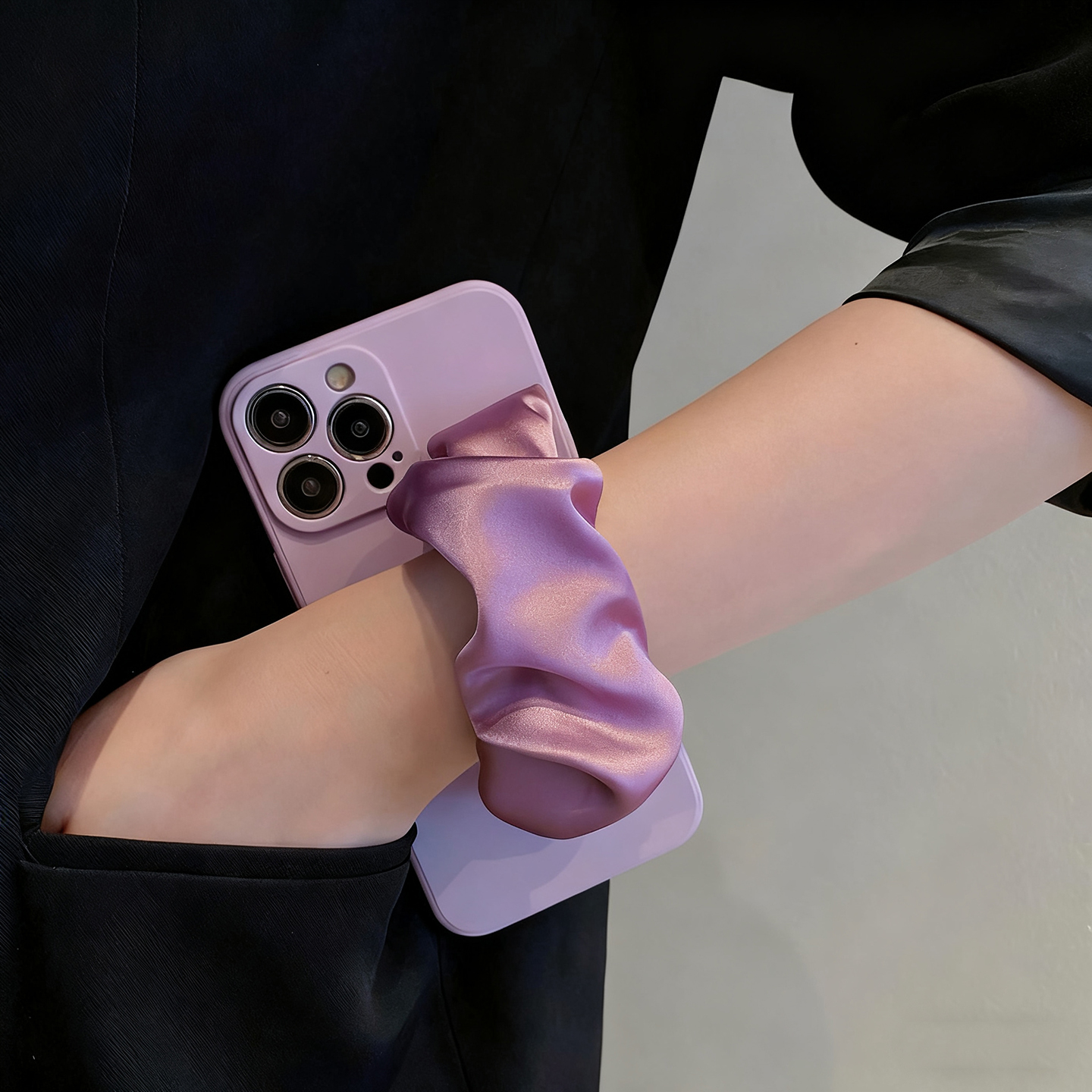 适用三星C55手机壳S25S24 FE弹力腕带S23S22S21 Ultra赵露思A17A16A36A26A35A34A33A32A13A71紫色S20套A55A56