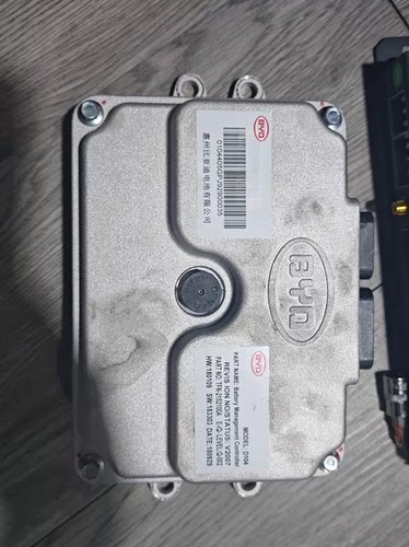 腾势450高压配电箱总成电池管理系统 腾势采集器 BMS，漏电传感器
