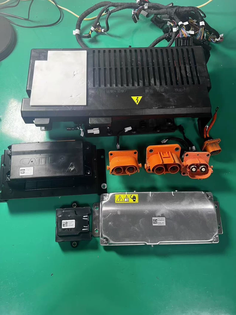 岚图梦想家EV 宁德三元动力电池包 324V 335.6Ah 108.7电