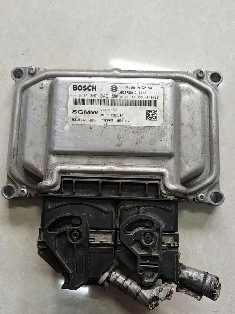 宝骏560发动机电脑板 原装拆车 实物图片拍摄 型号F01R00DDA9